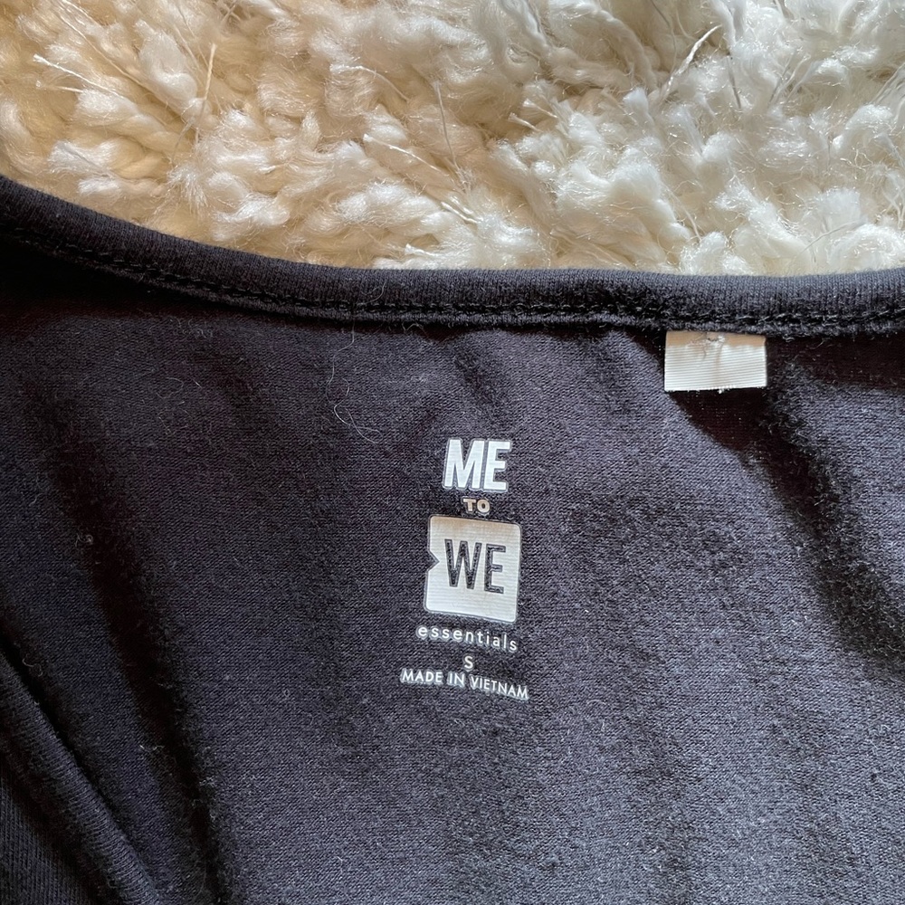 Simple Cropped Long Sleeve - Picture 2 of 2
